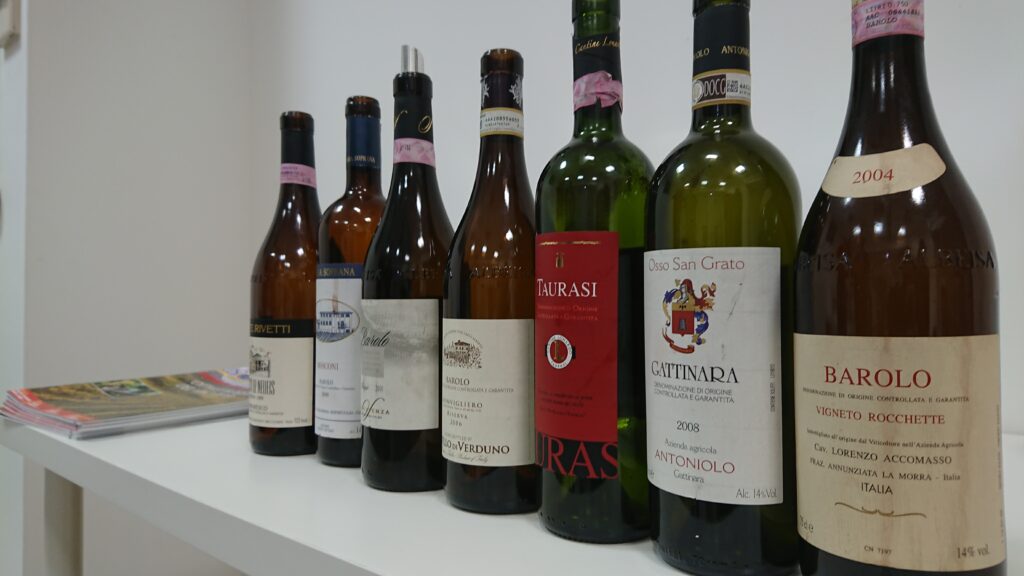 Barolando - batteria di vini in degustazione